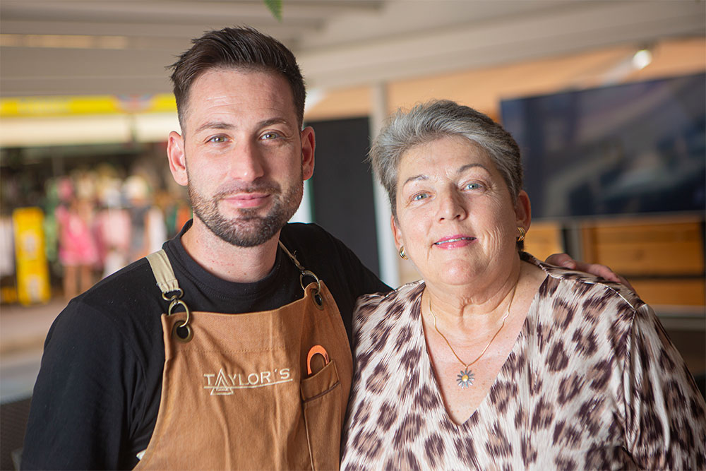 Taylor’s – Restaurante y Coctelería de Alta Calidad